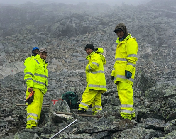 Sherpaer bygger trapper til Fanaråken.