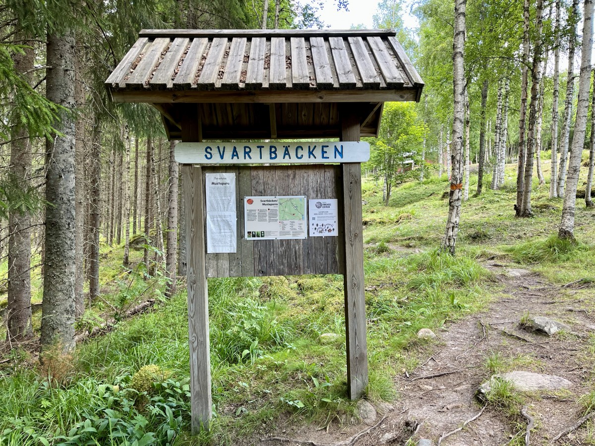 Bilde av info-tavle Svartbäcken.